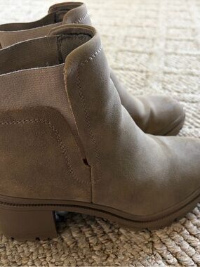 Steve Madden Taupe Elastic-Side Suede Ankle Boots